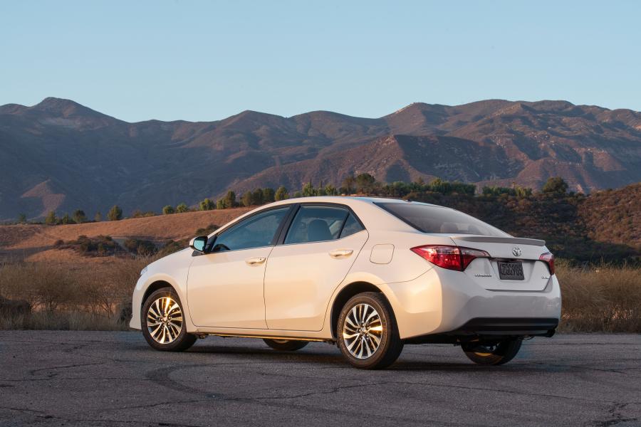  Toyota Corolla LE Eco 2016 года  (NA) (фото 3 из 10)
